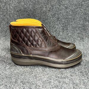 Clarks Muckers Boots Women's Size 8 Brown Leather Quilted Zip Waterproof Ankle